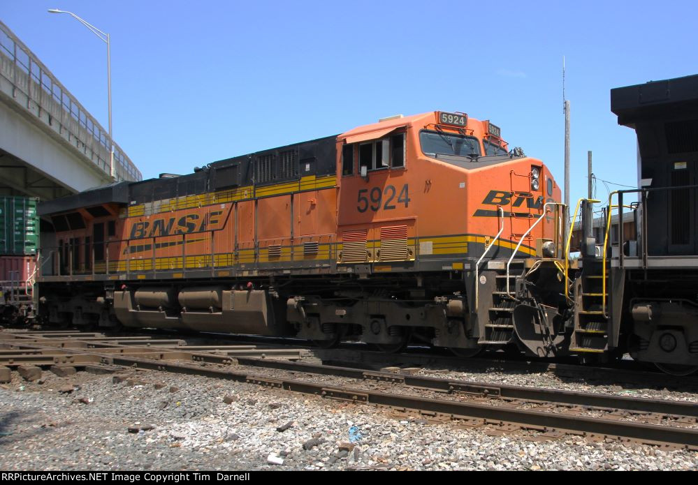 BNSF 5924 on 268